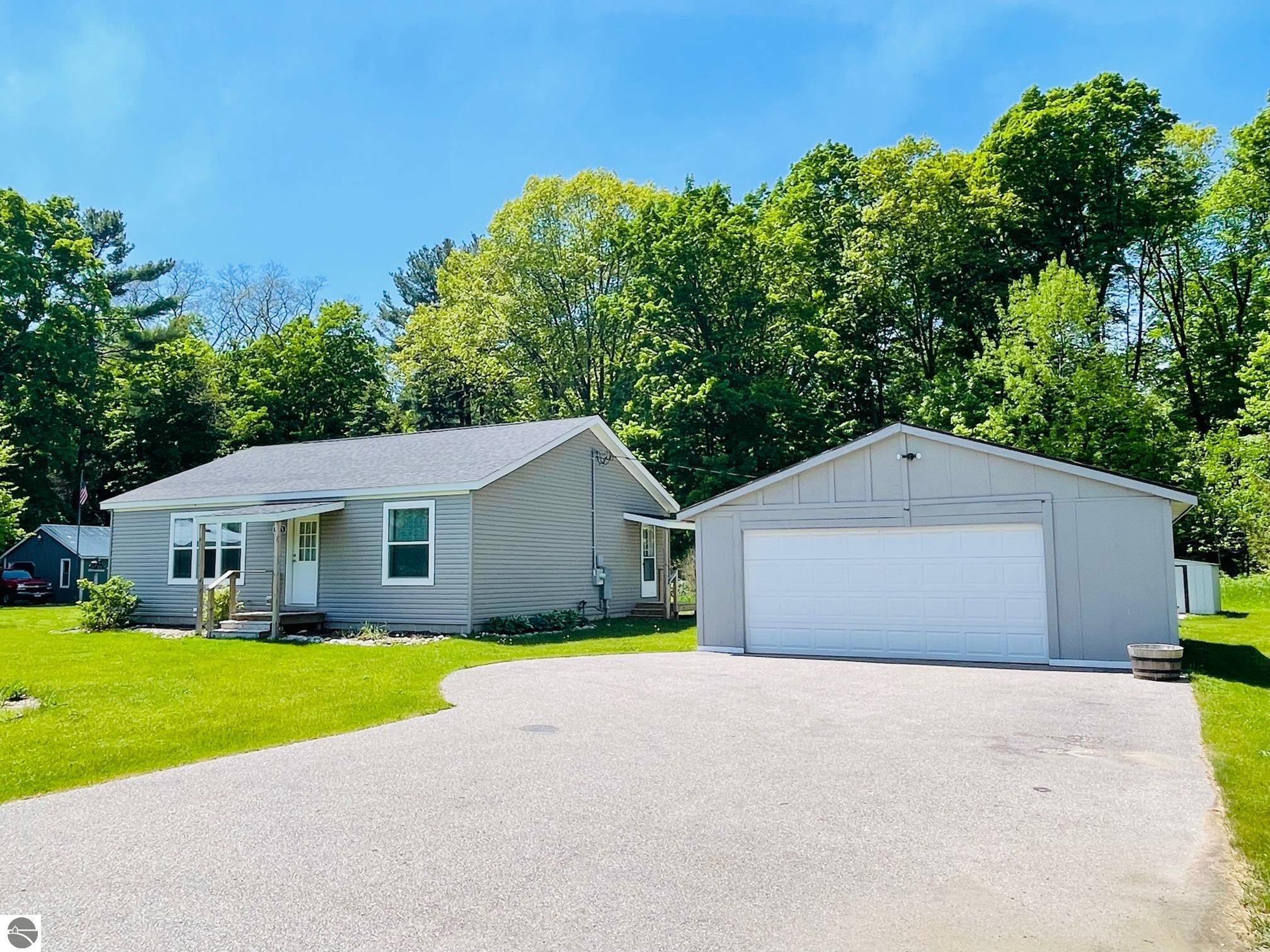 2915 N US-31 N