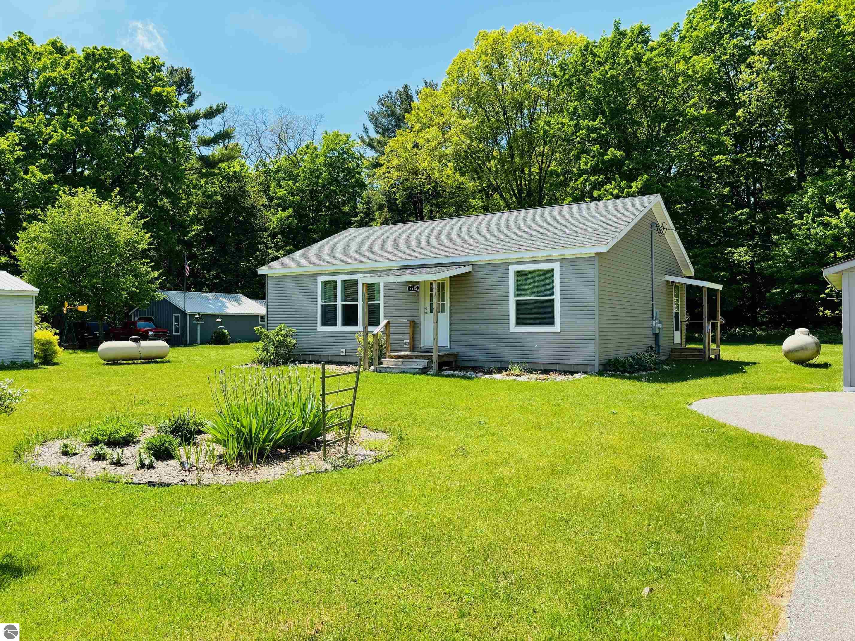 2915 N US-31 N