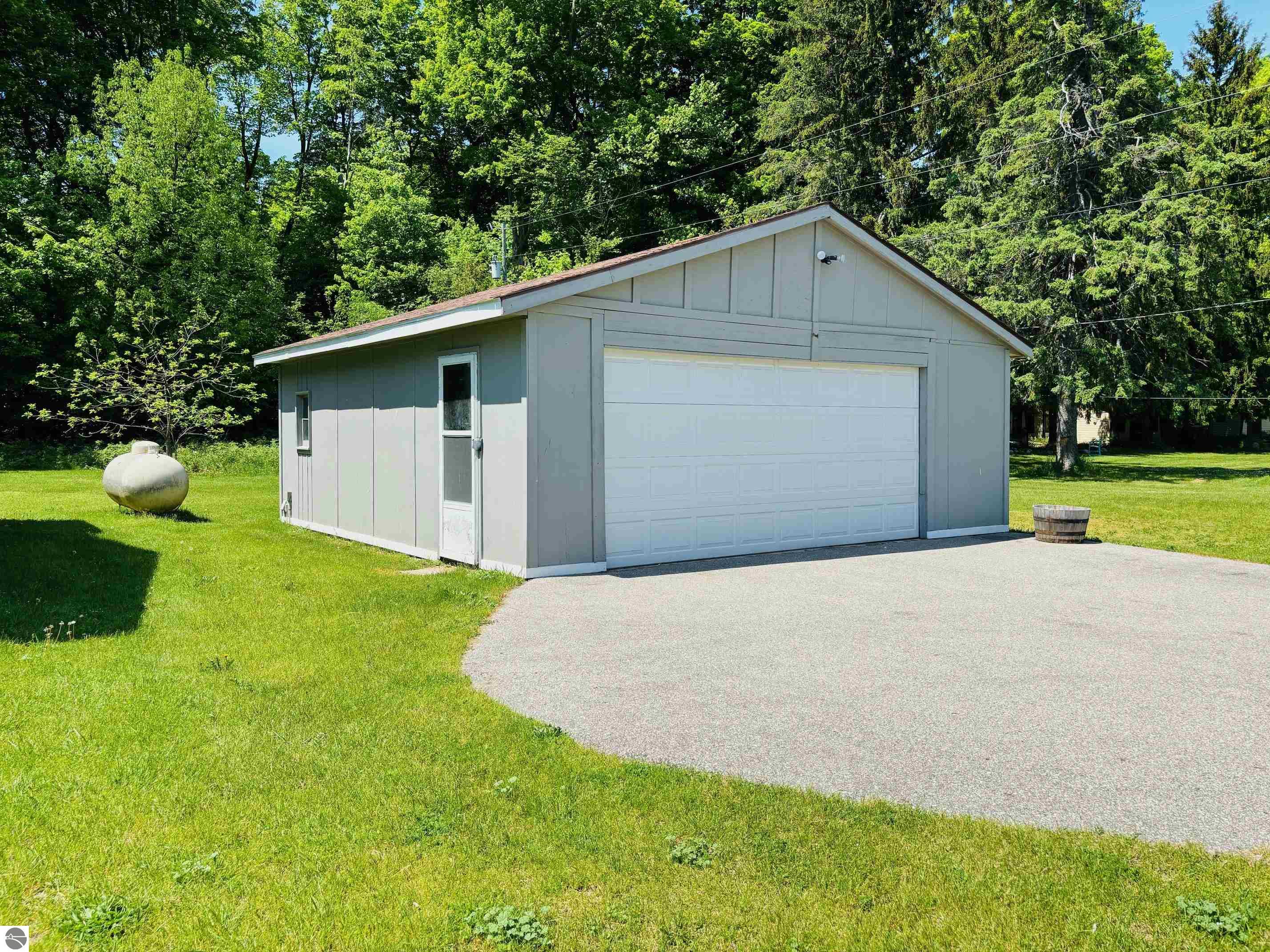 2915 N US-31 N