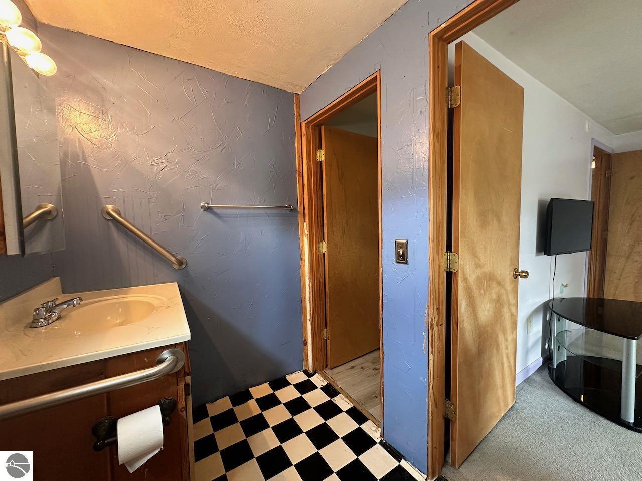 8872 Valley Road, Nw