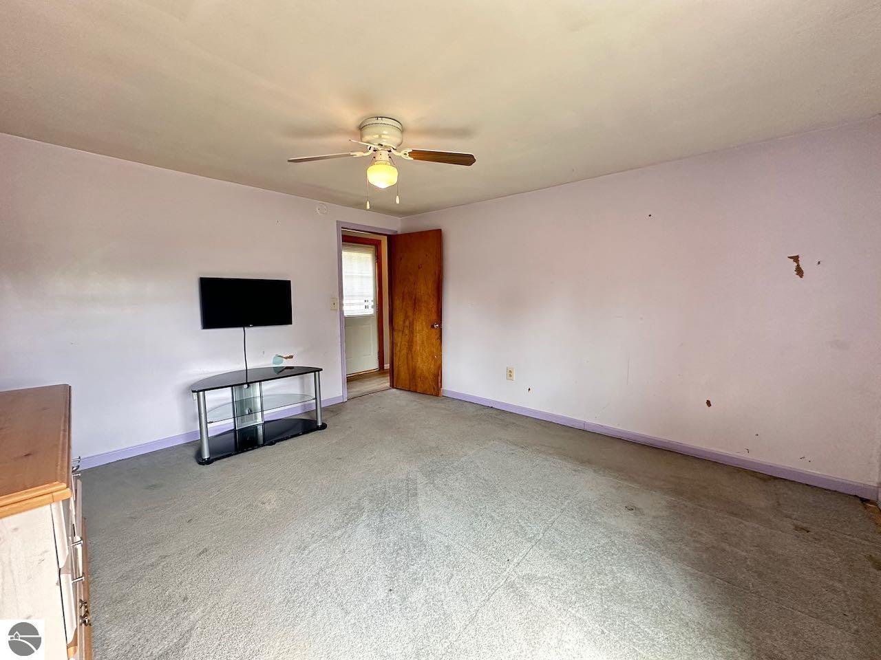 8872 Valley Road, Nw