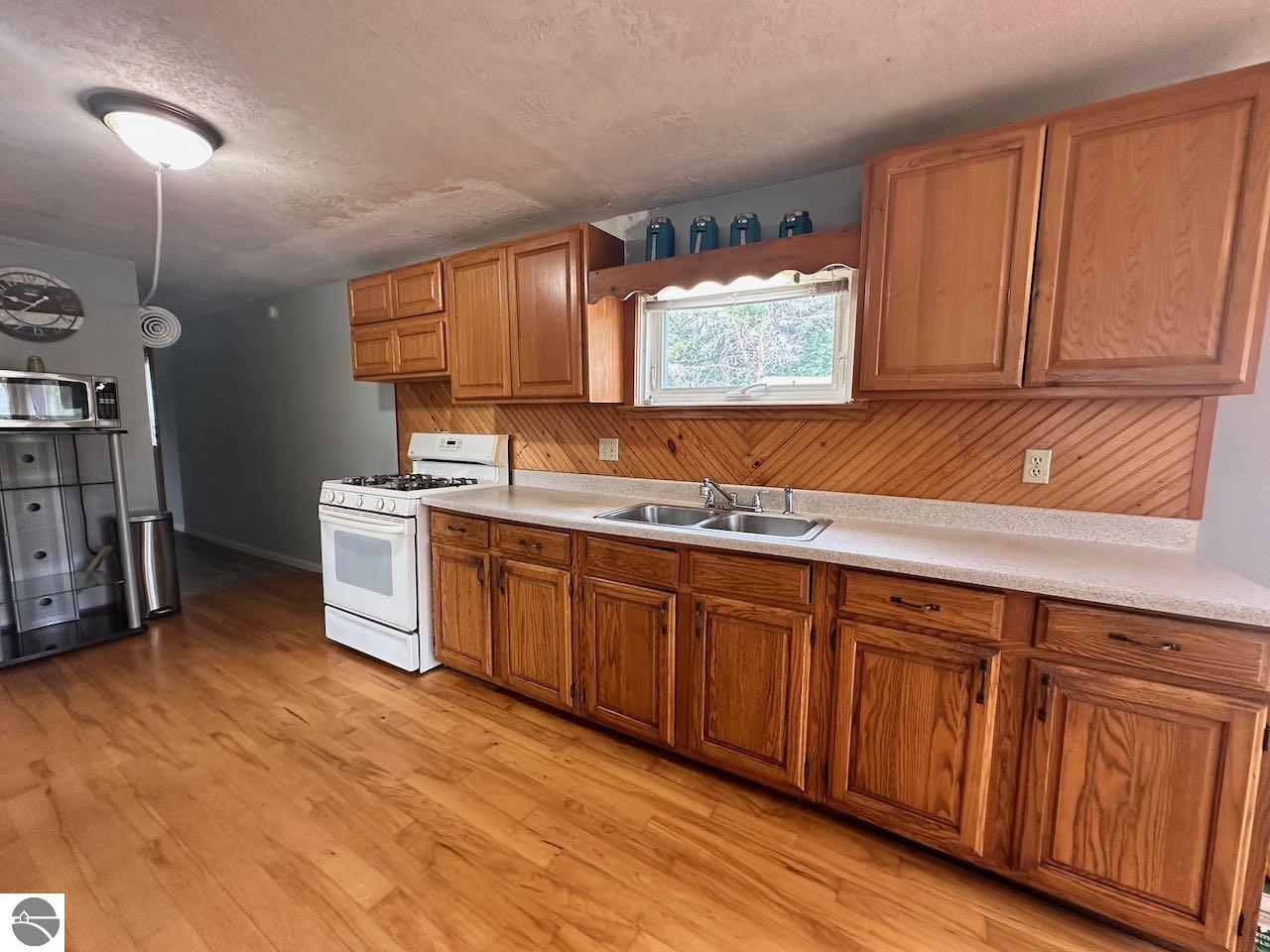 8872 Valley Road, Nw