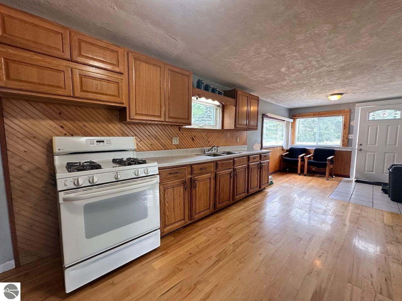 8872 Valley Road, Nw