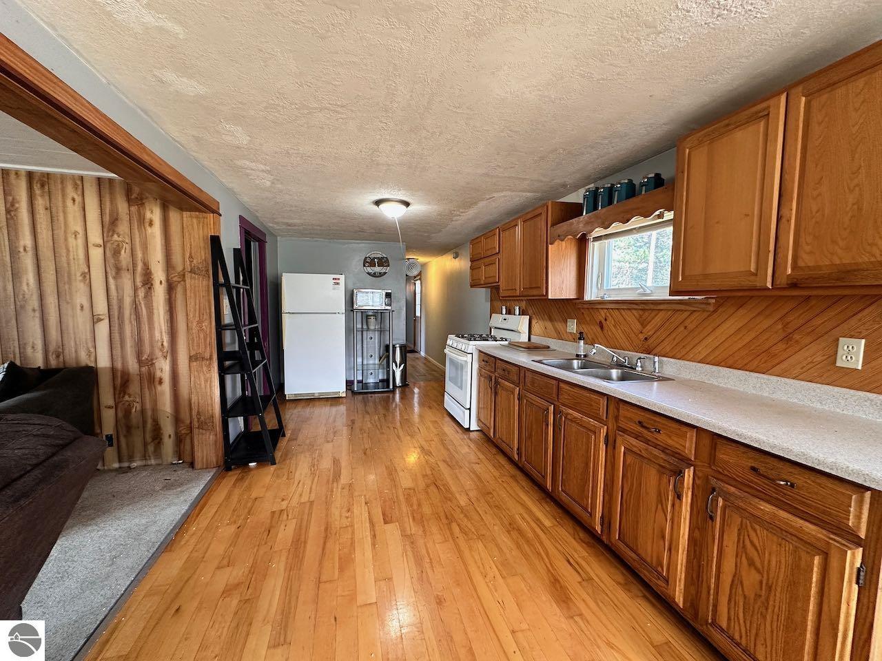 8872 Valley Road, Nw