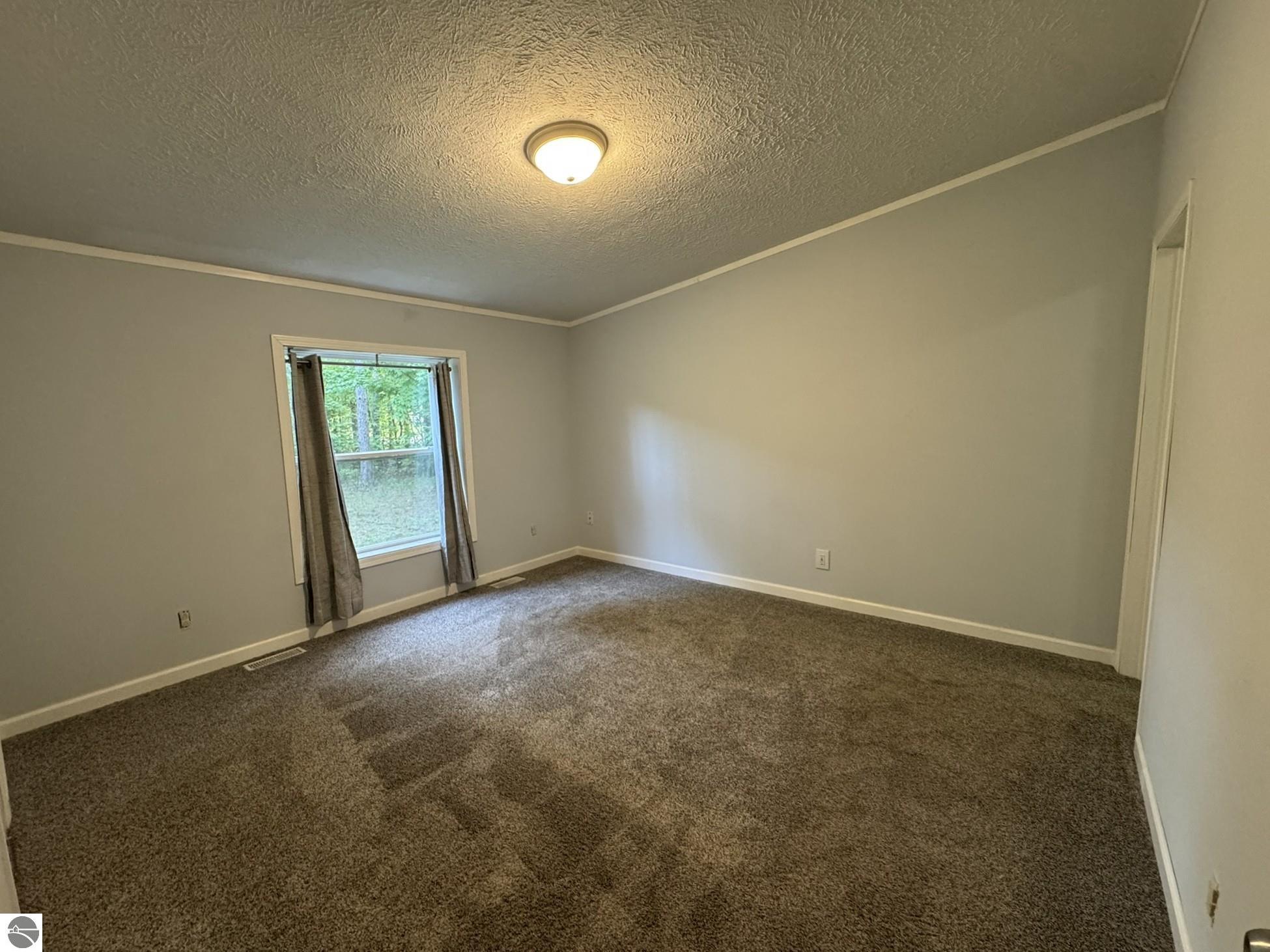 5609 Pine Aire