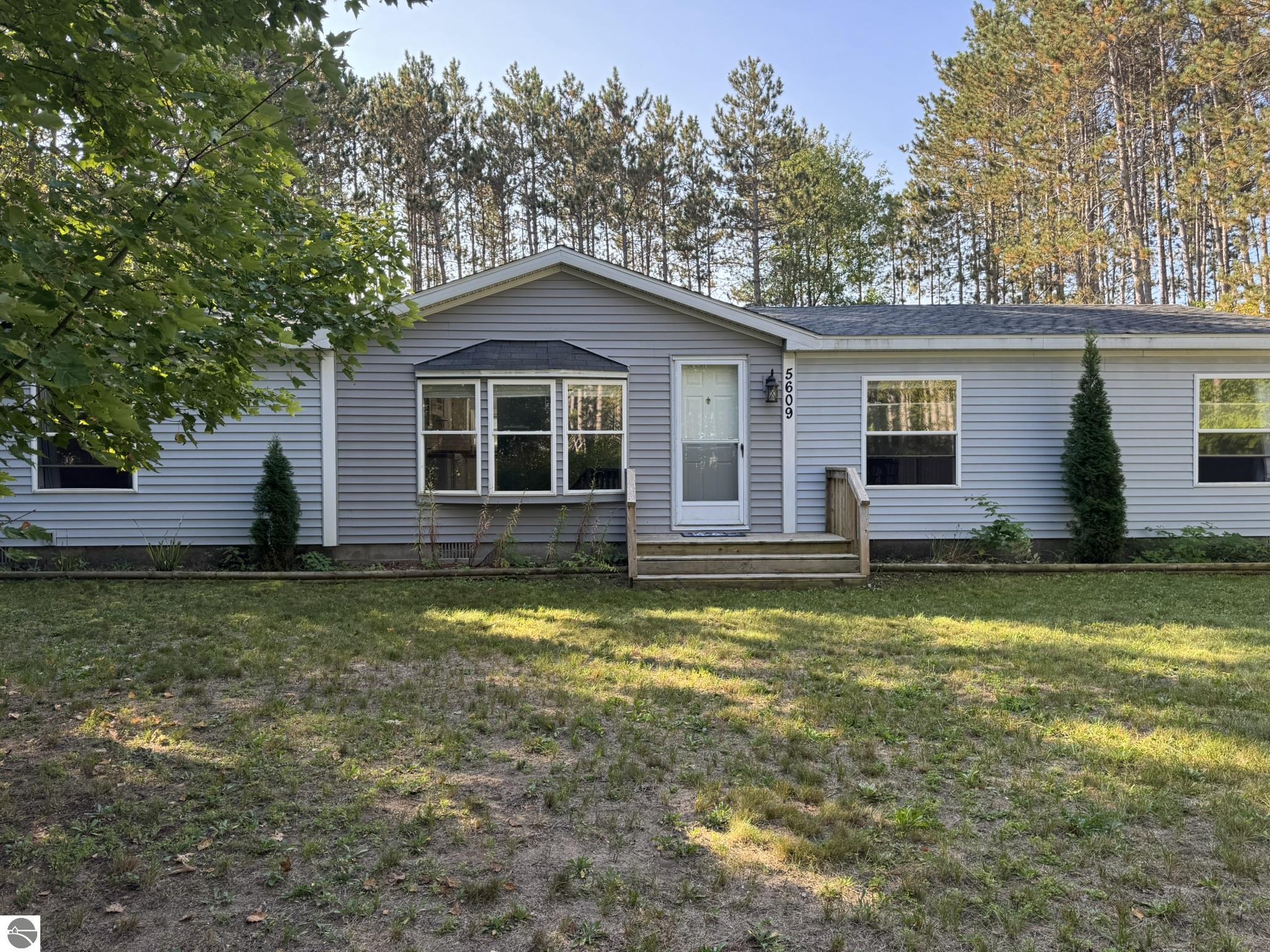 5609 Pine Aire