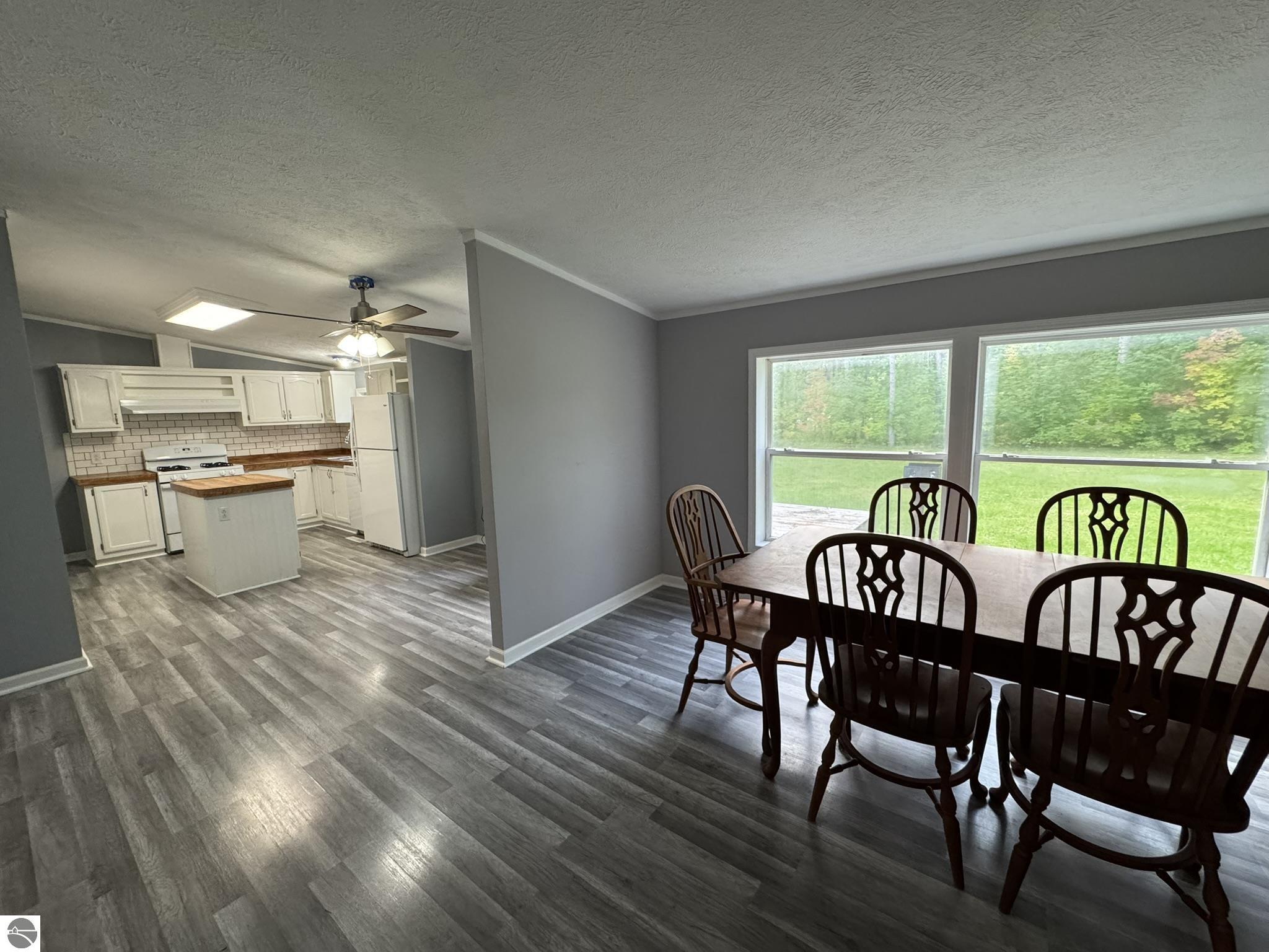 5609 Pine Aire