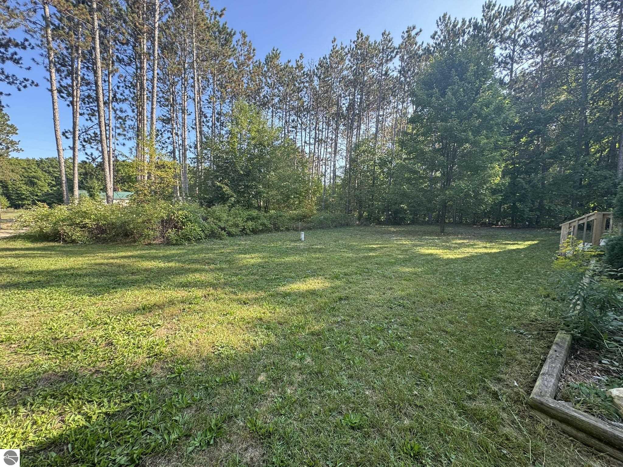 5609 Pine Aire
