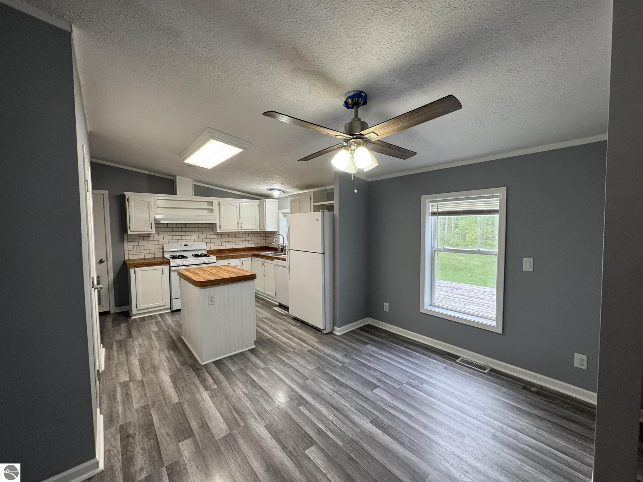 5609 Pine Aire