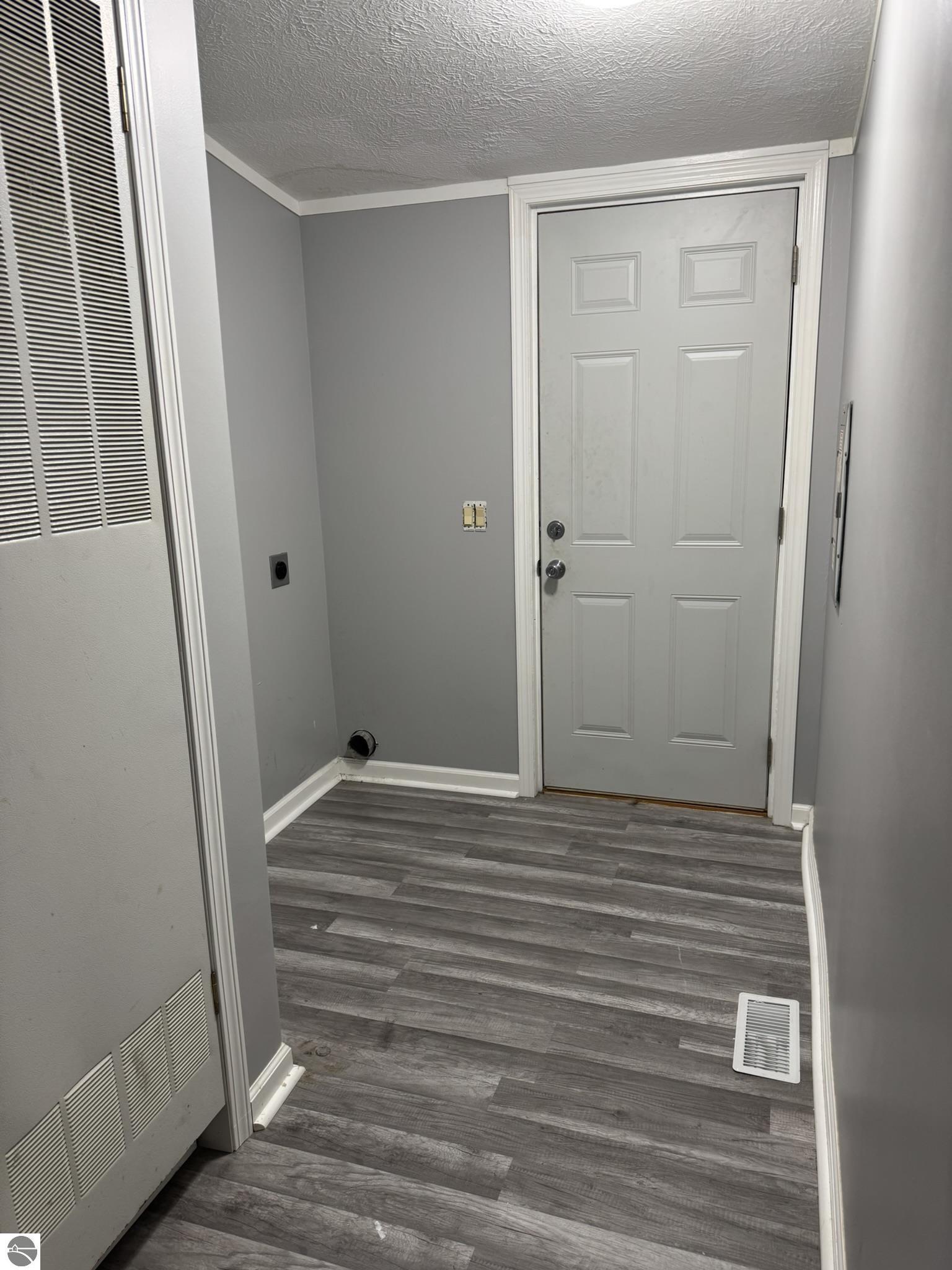 5609 Pine Aire