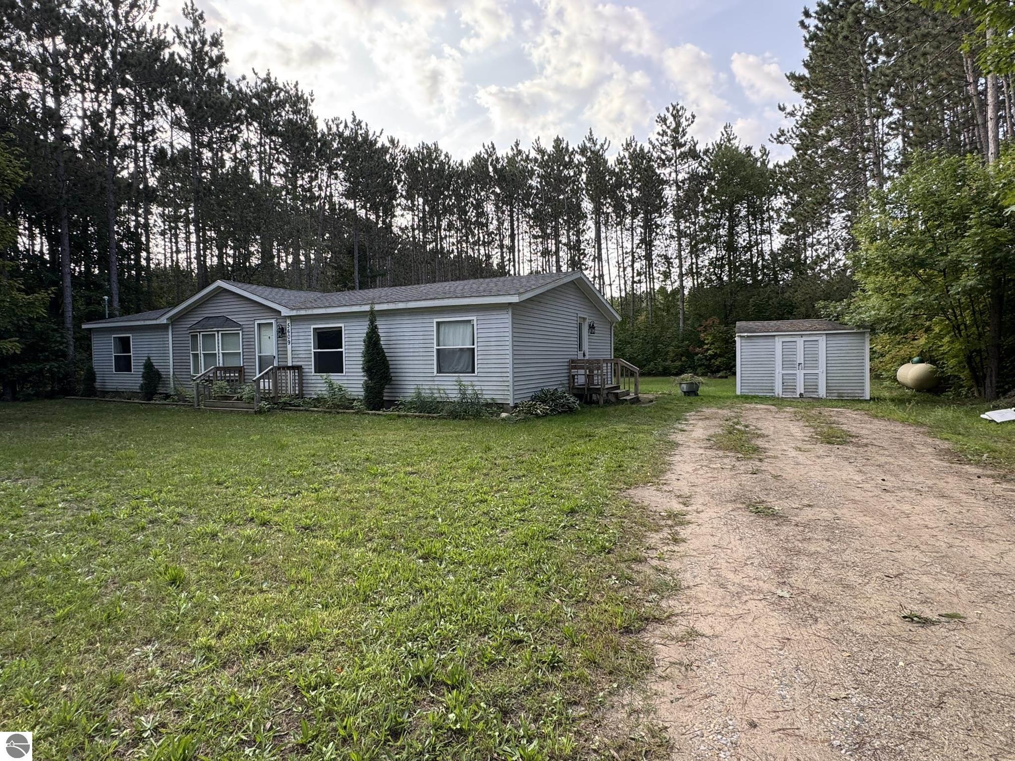 5609 Pine Aire