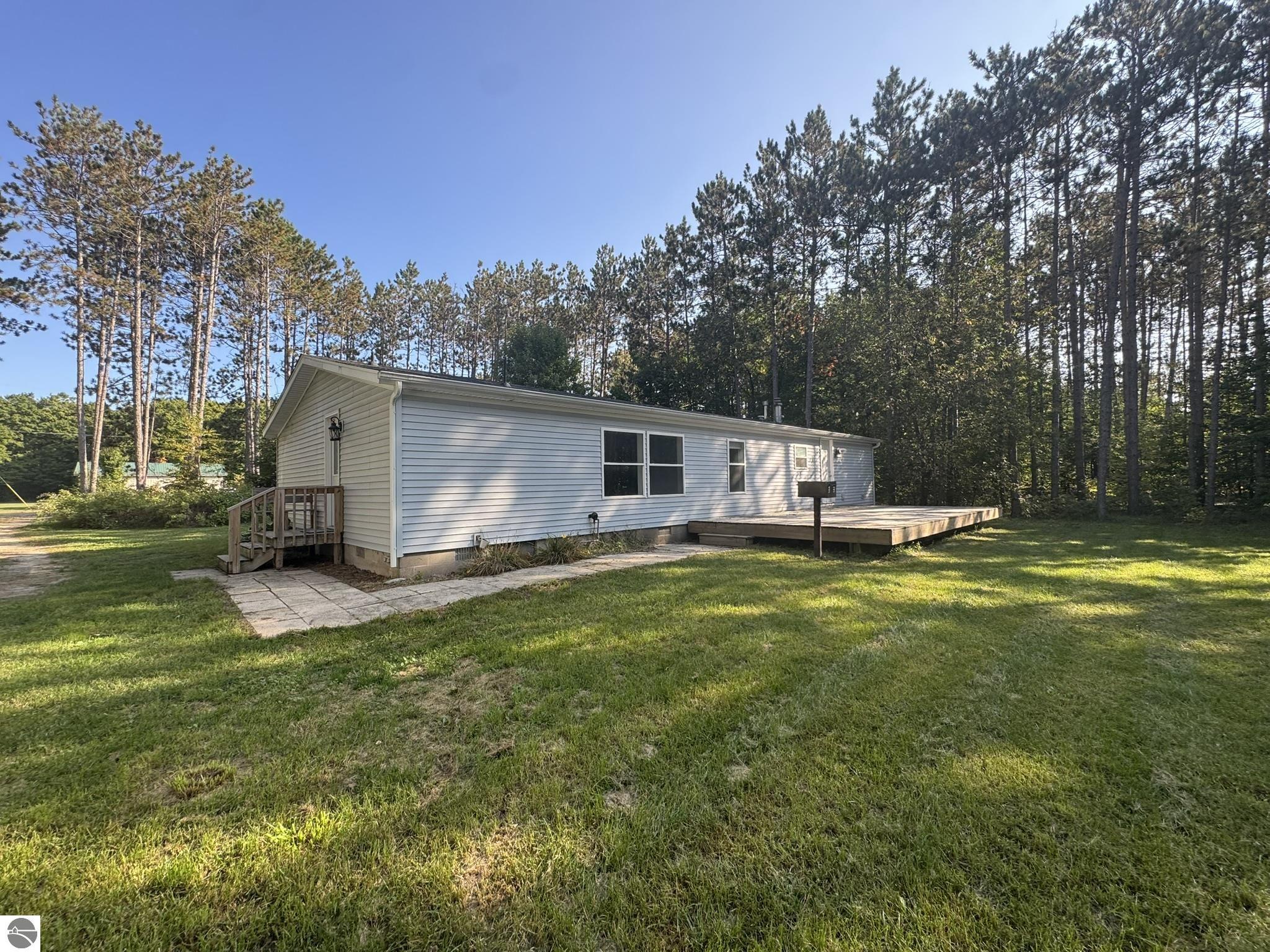 5609 Pine Aire