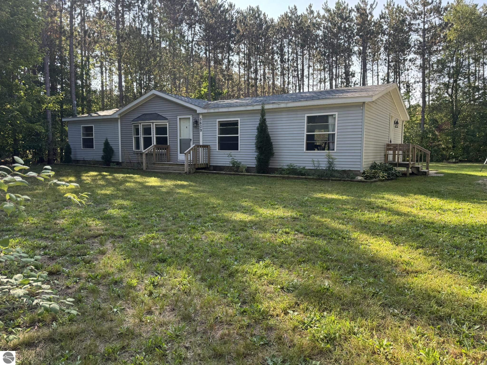 5609 Pine Aire