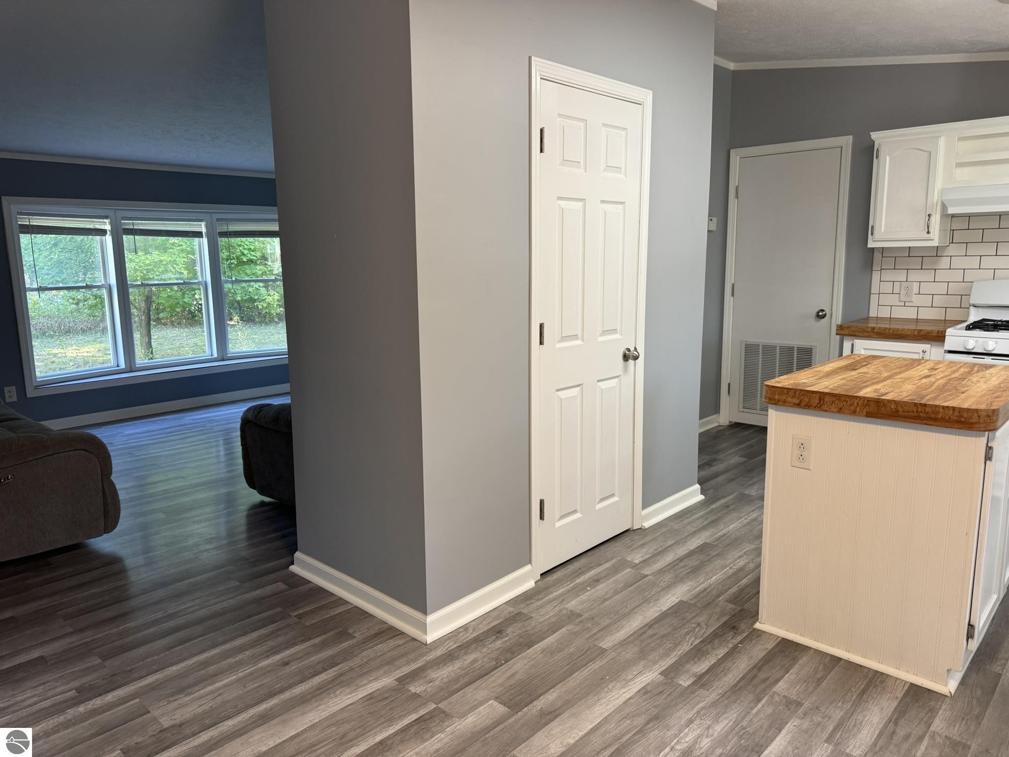 5609 Pine Aire