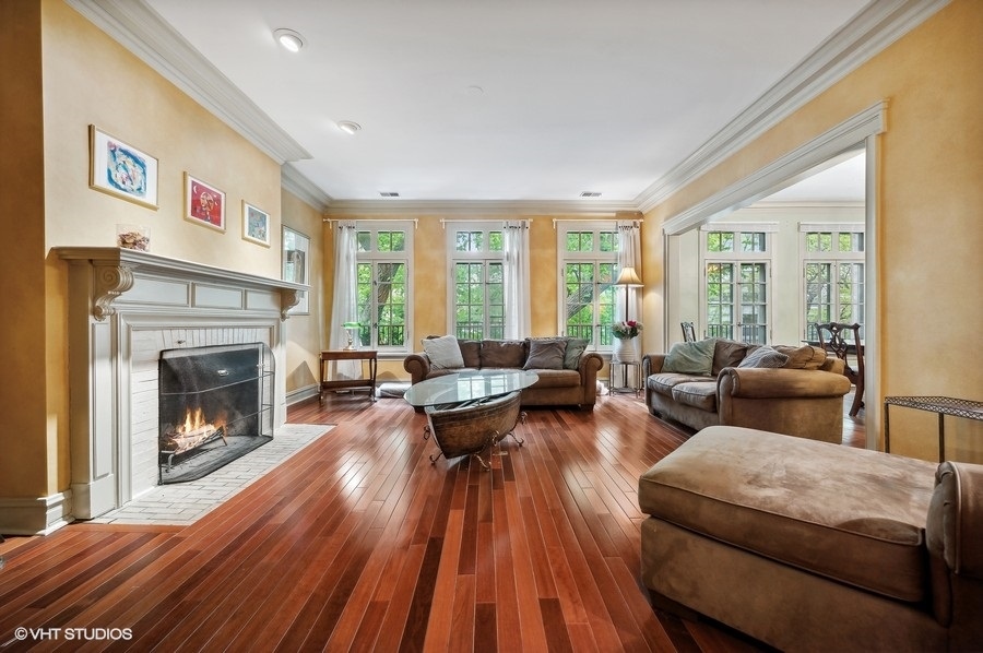 21 E Elm Street Unit: 3C