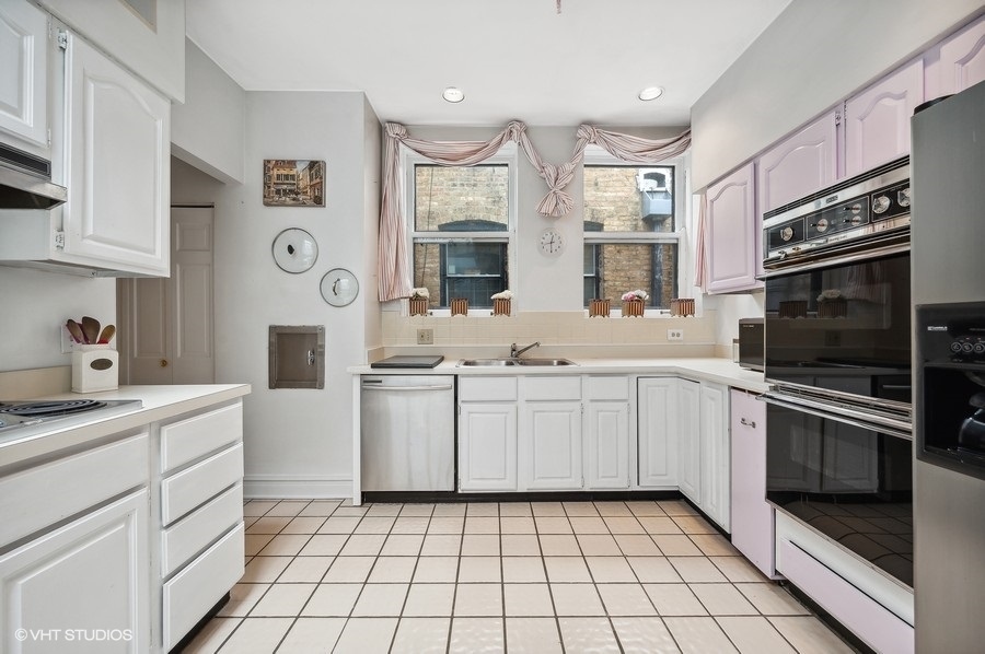 21 E Elm Street Unit: 3C