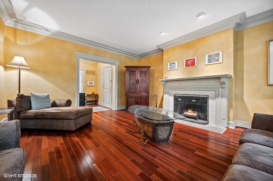 21 E Elm Street Unit: 3C