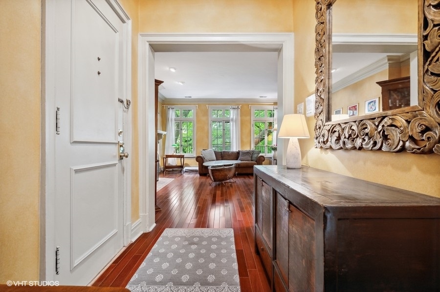 21 E Elm Street Unit: 3C