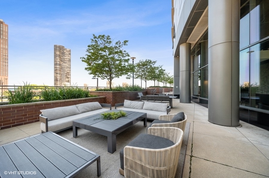 450 E Waterside Drive Unit: 1709