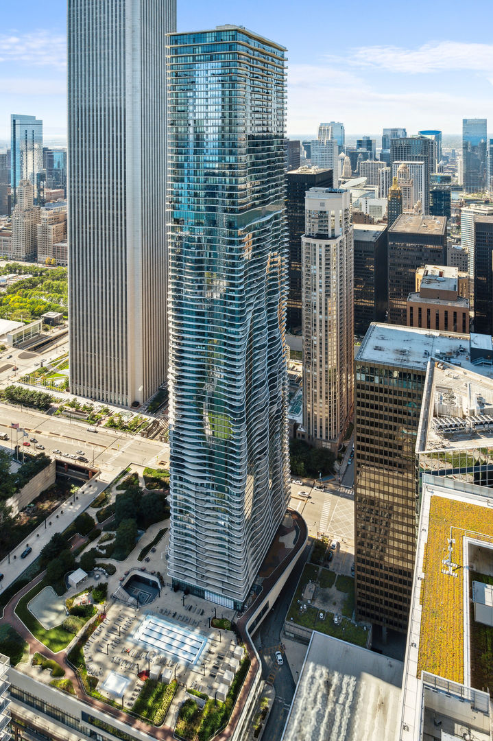 225 N Columbus Drive Unit: 5506