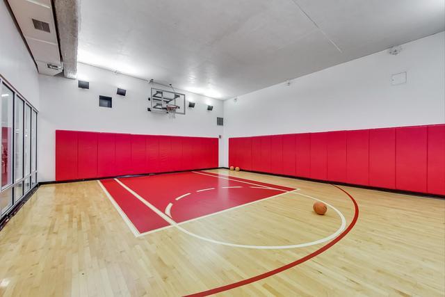 225 N Columbus Drive Unit: 5506