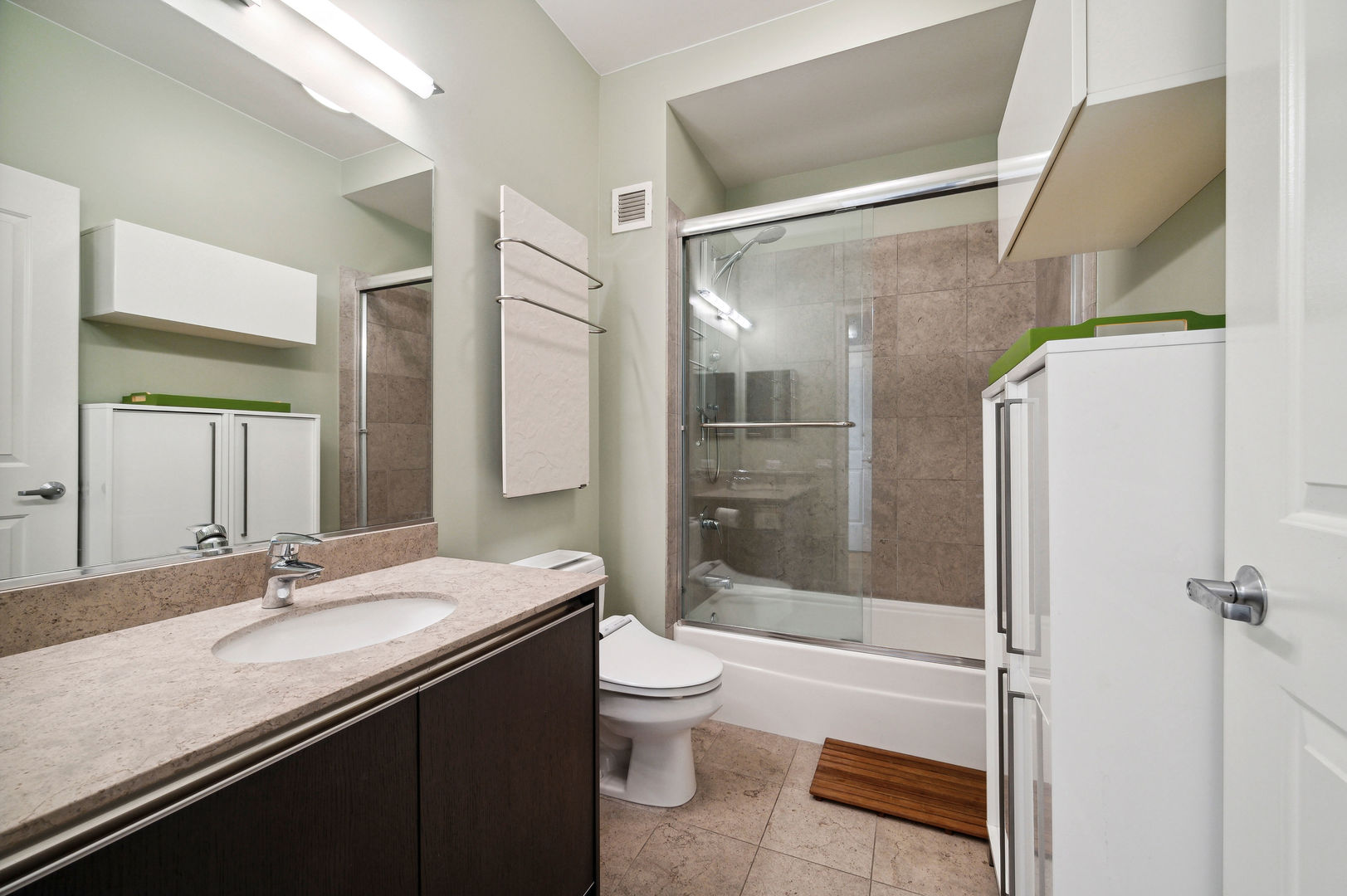 225 N Columbus Drive Unit: 5506