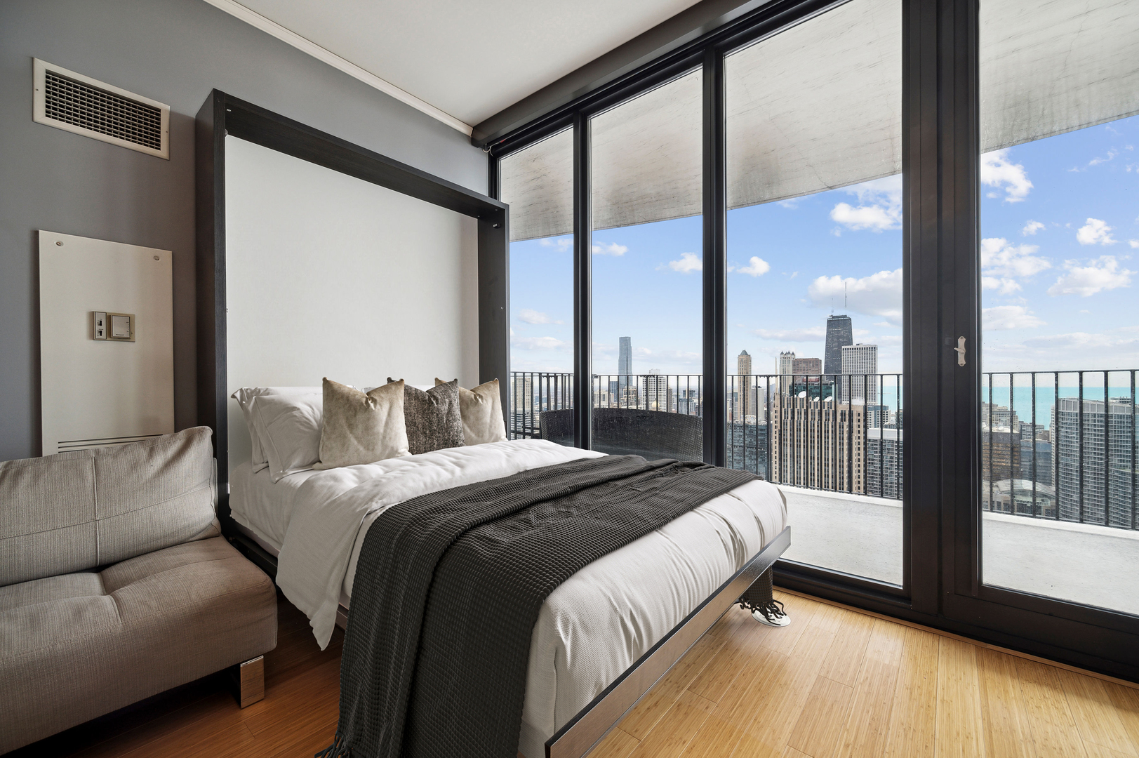 225 N Columbus Drive Unit: 5506