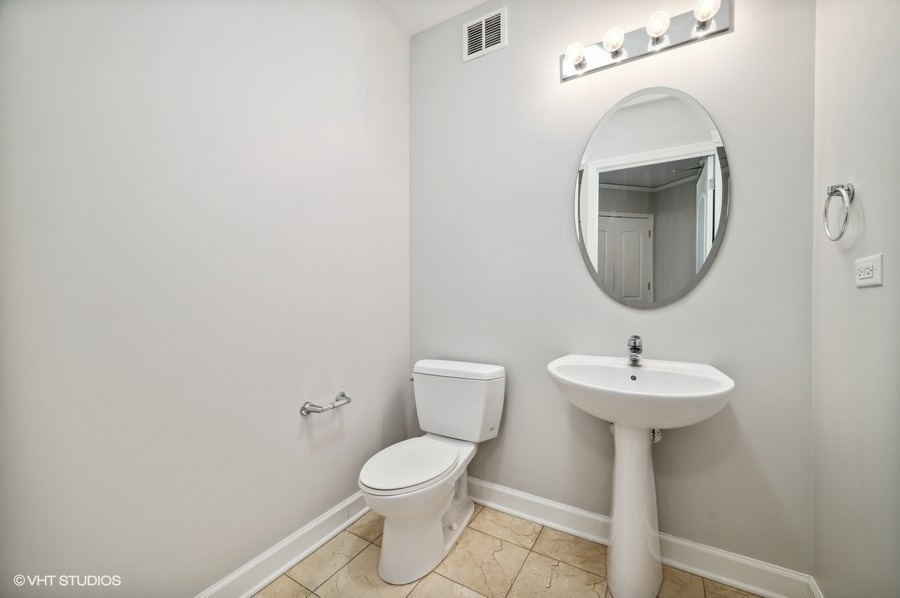 420 E Waterside Drive Unit: 2010