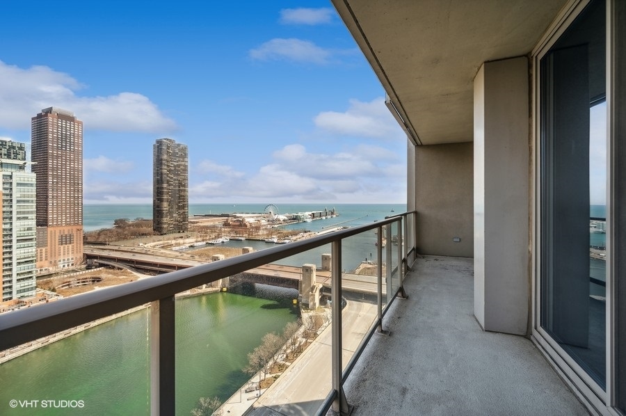 420 E Waterside Drive Unit: 2010