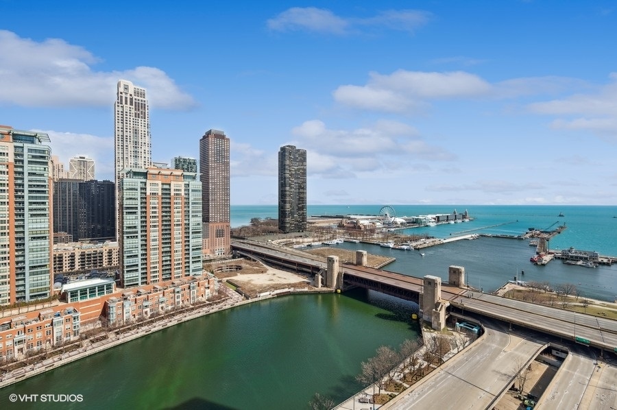 420 E Waterside Drive Unit: 2010