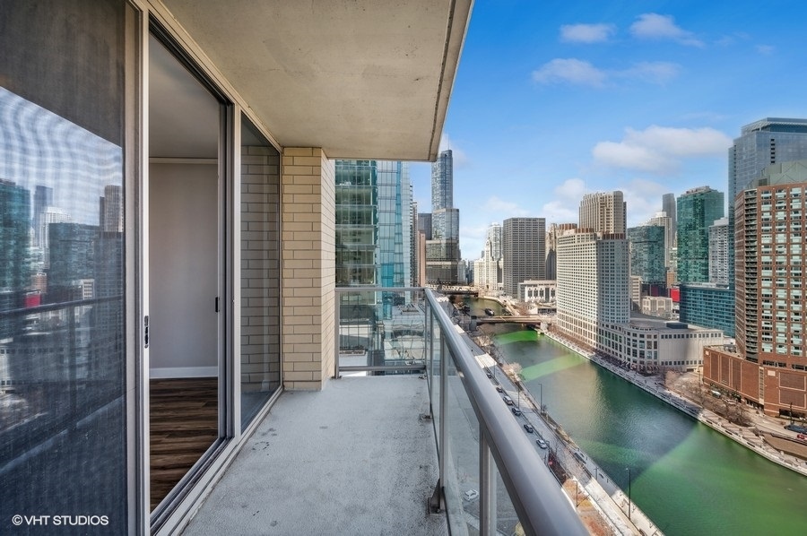 420 E Waterside Drive Unit: 2010