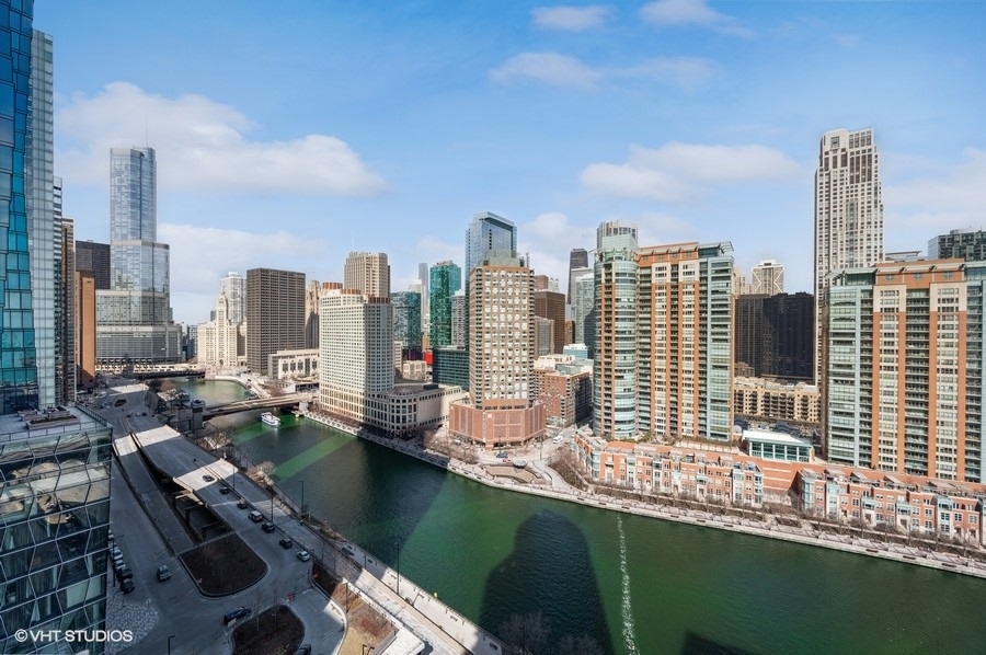 420 E Waterside Drive Unit: 2010