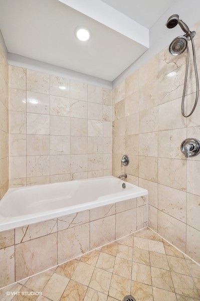 420 E Waterside Drive Unit: 2010