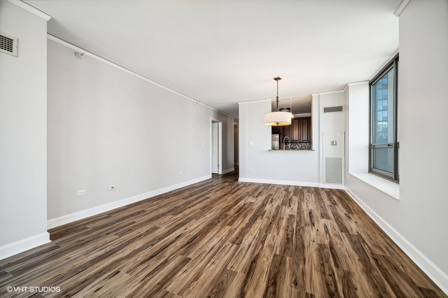 420 E Waterside Drive Unit: 2010