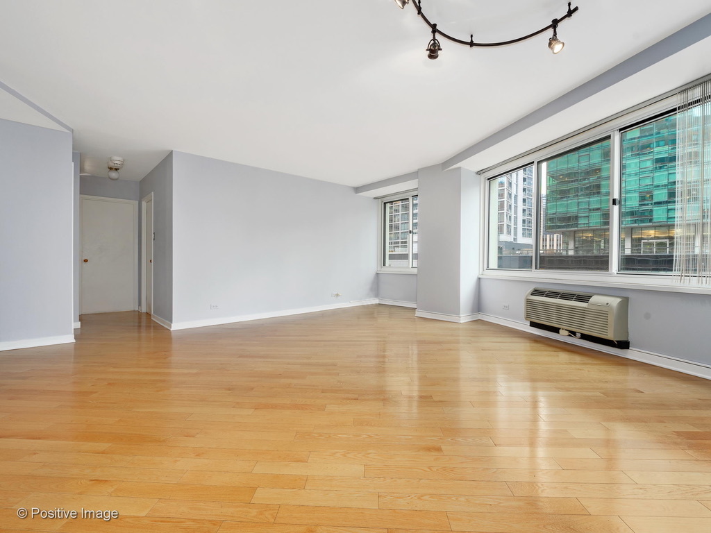 211 E Ohio Street Unit: 1416