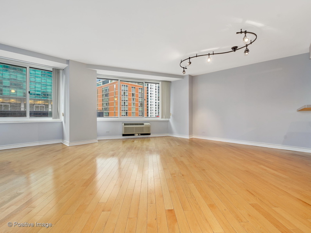 211 E Ohio Street Unit: 1416