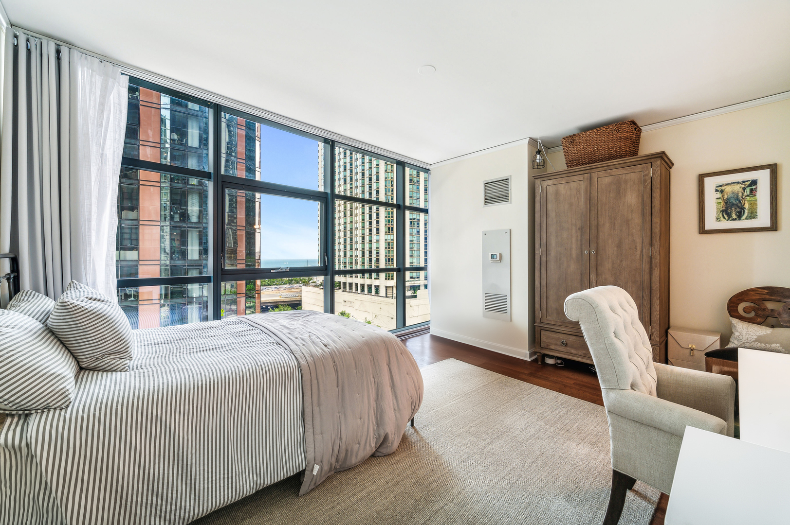 201 N WESTSHORE Drive Unit: 908