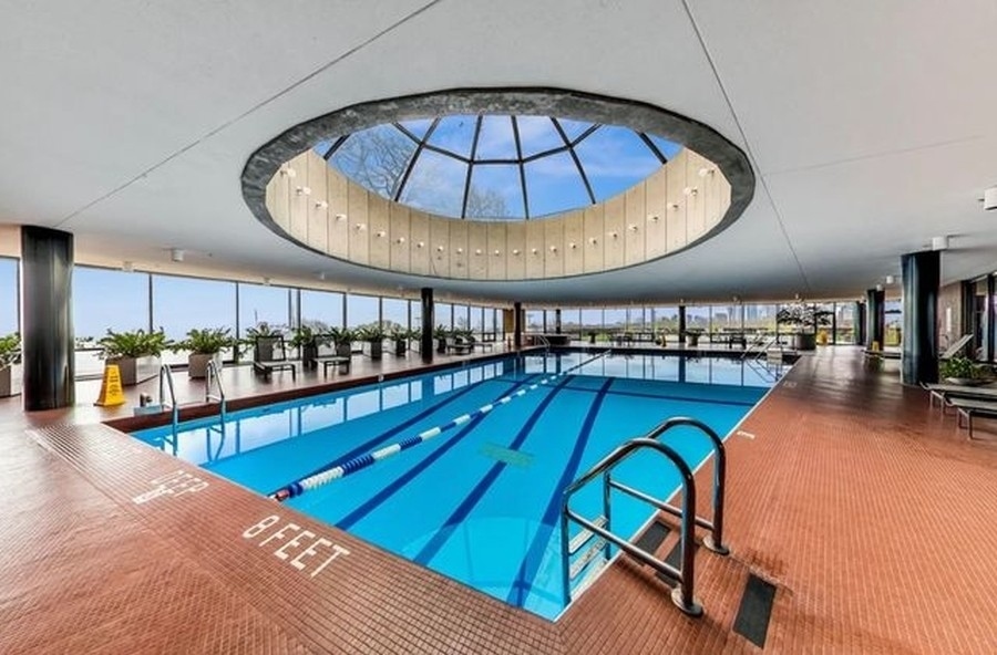 155 N HARBOR Drive Unit: 810