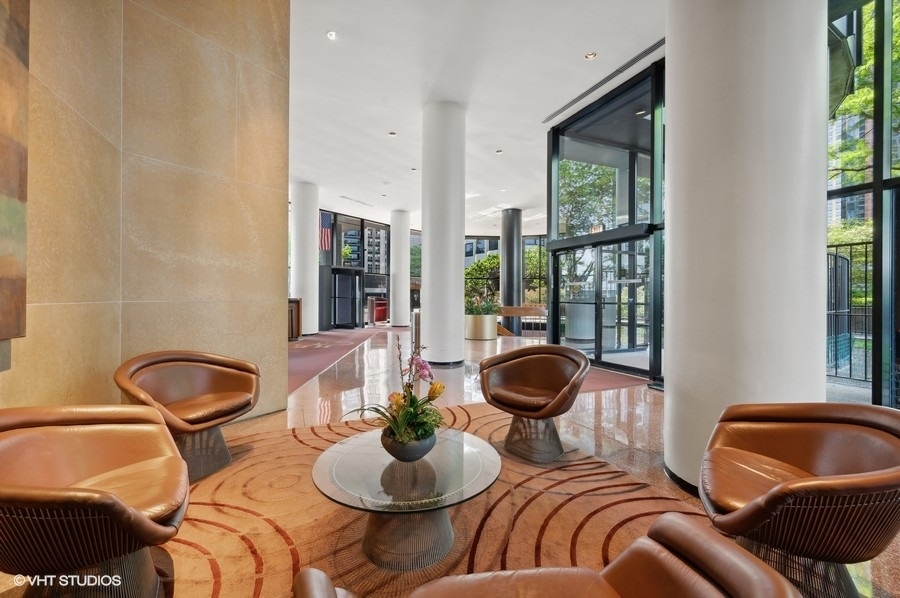 155 N HARBOR Drive Unit: 810