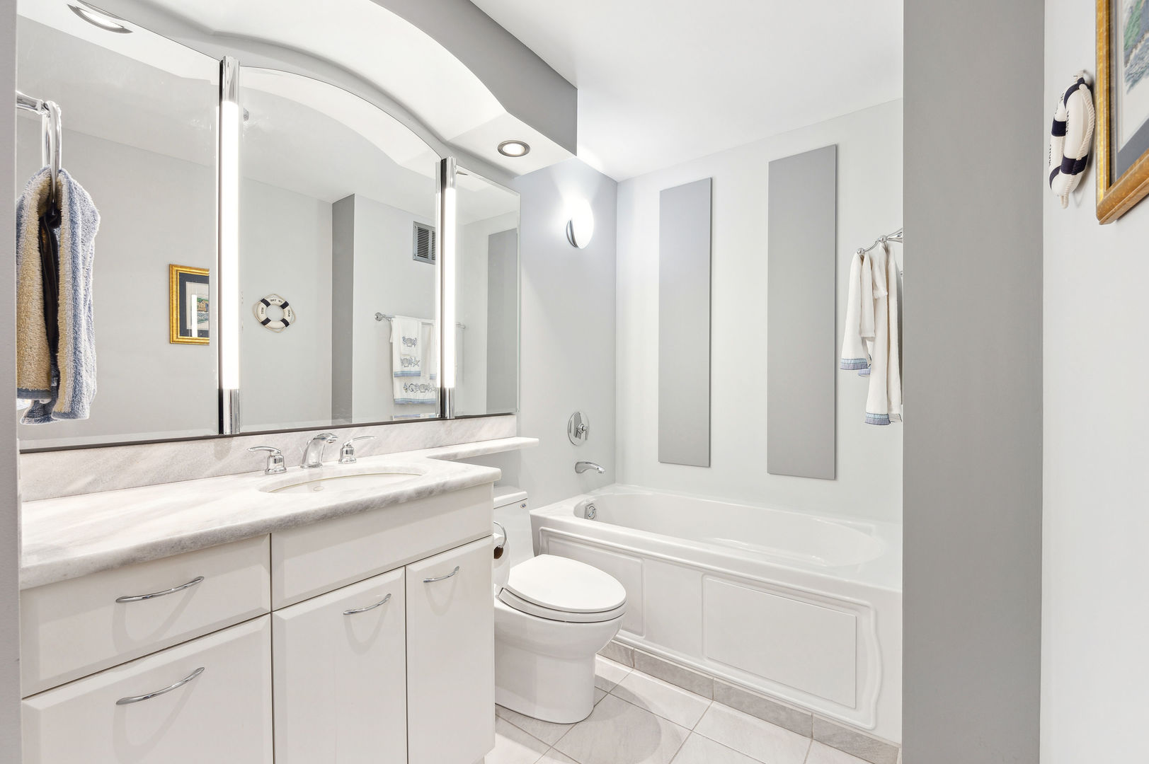 155 N HARBOR Drive Unit: 810