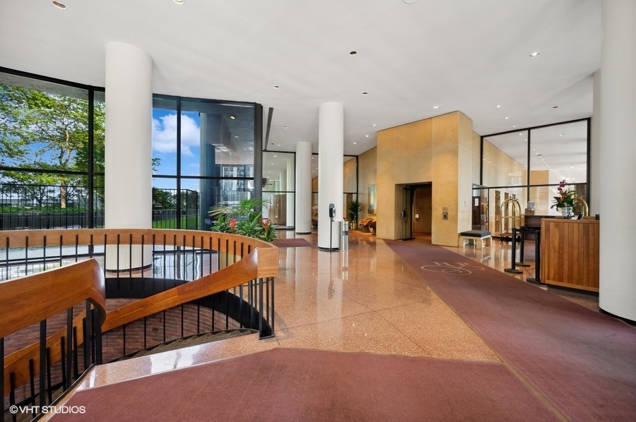 155 N HARBOR Drive Unit: 810