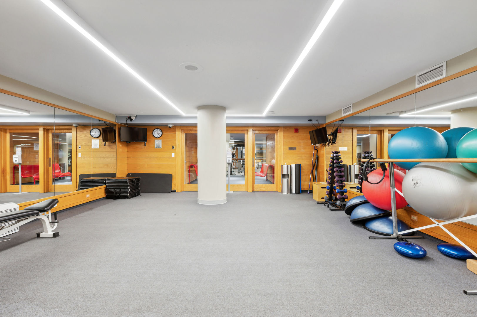 155 N HARBOR Drive Unit: 810