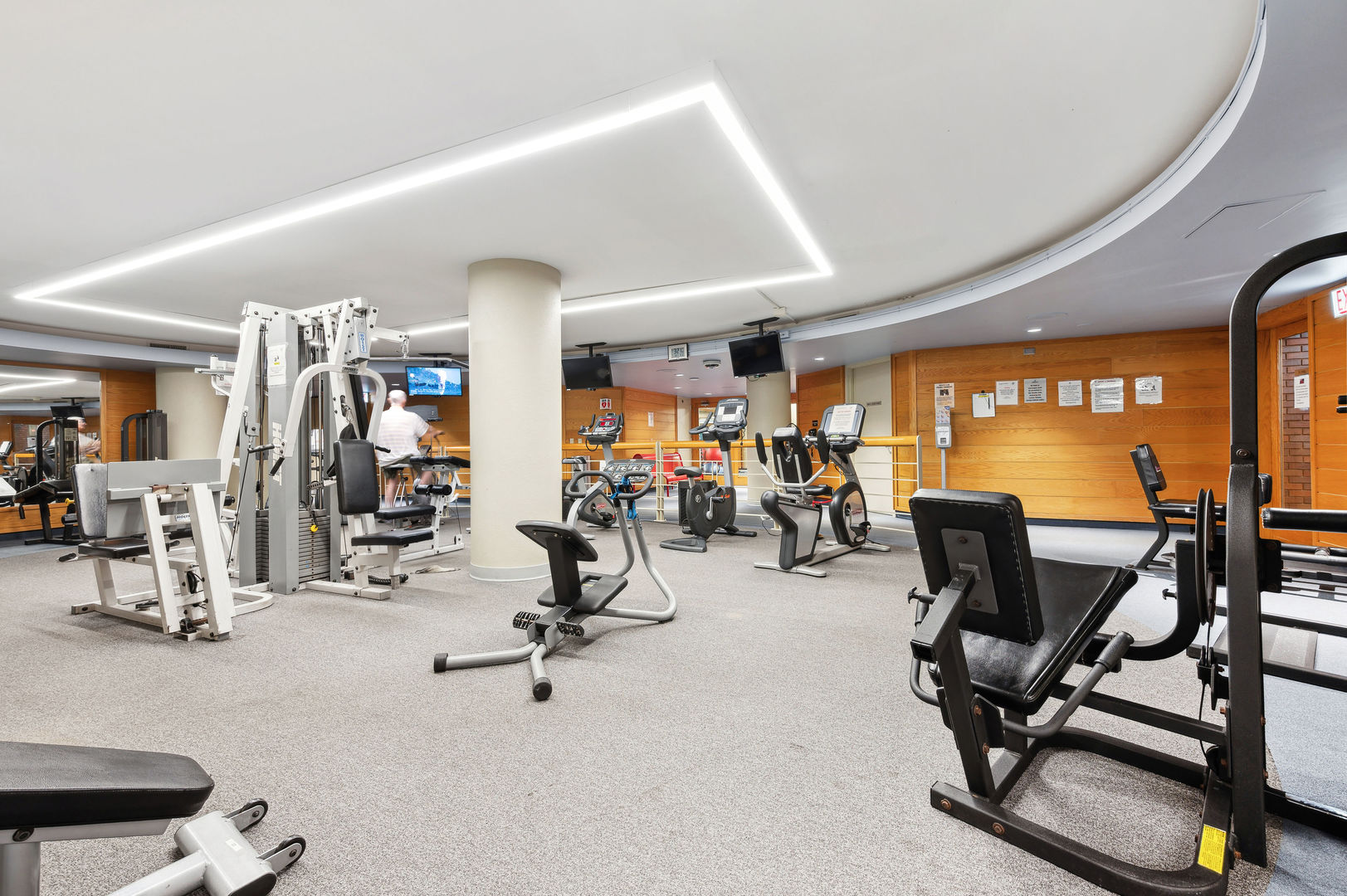 155 N HARBOR Drive Unit: 810