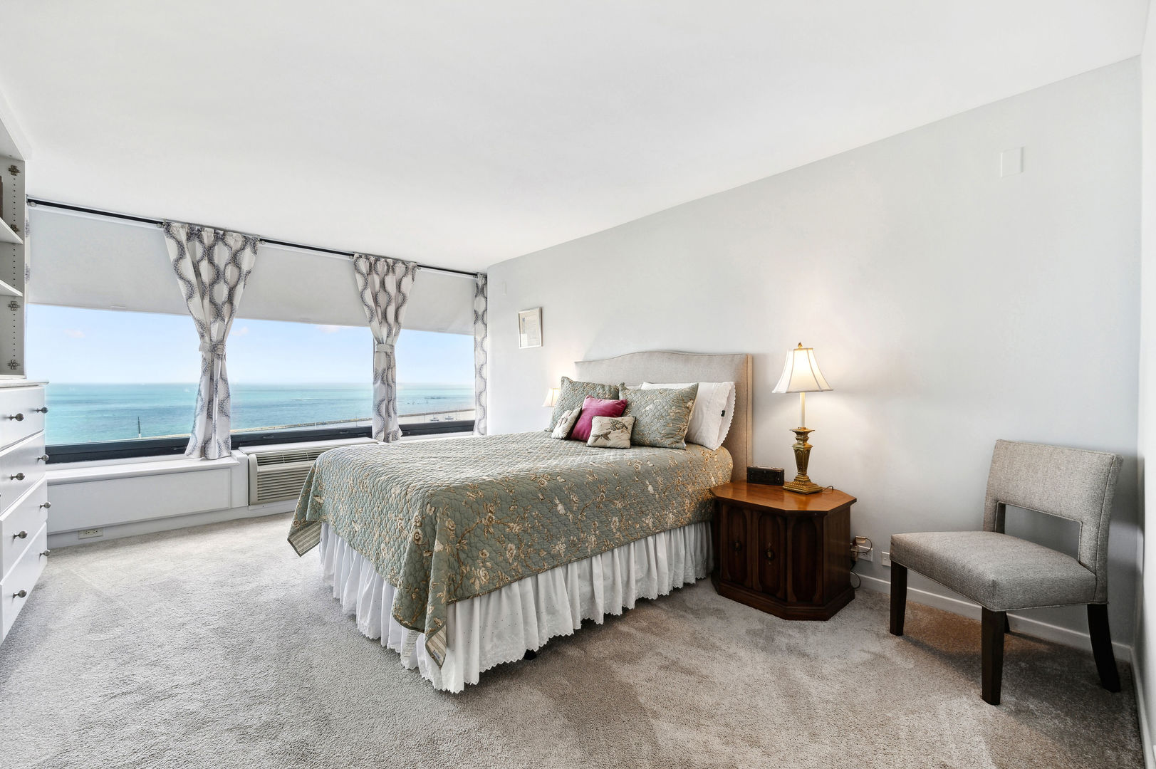 155 N HARBOR Drive Unit: 810