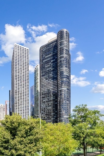 155 N HARBOR Drive Unit: 810