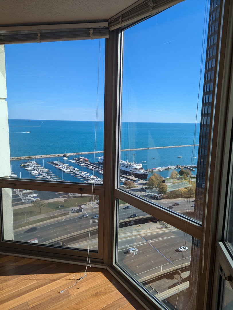 195 N HARBOR Drive Unit: 1906