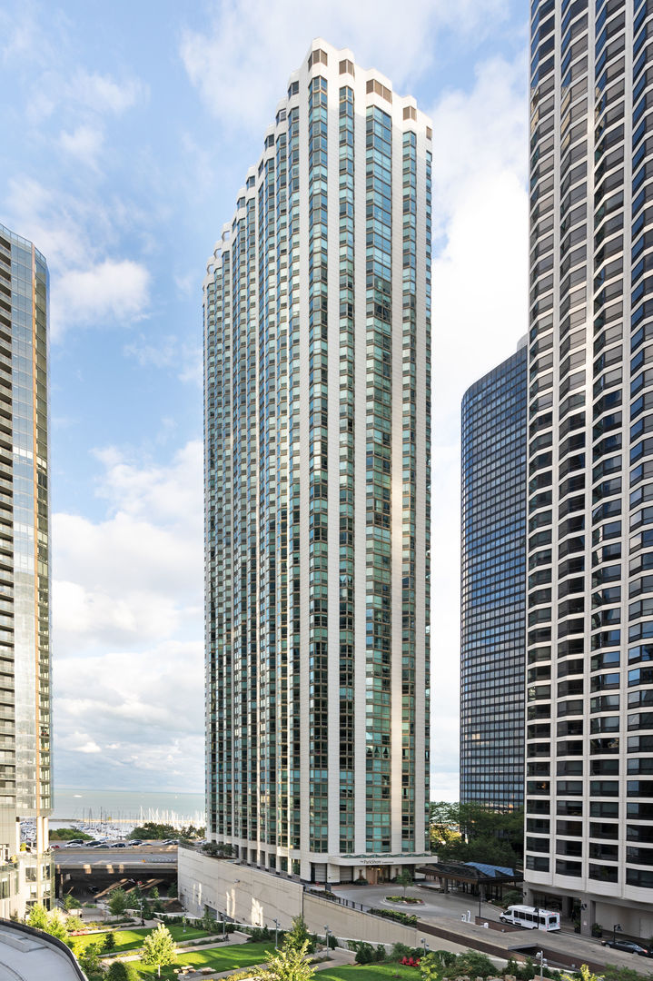 195 N HARBOR Drive Unit: 1906