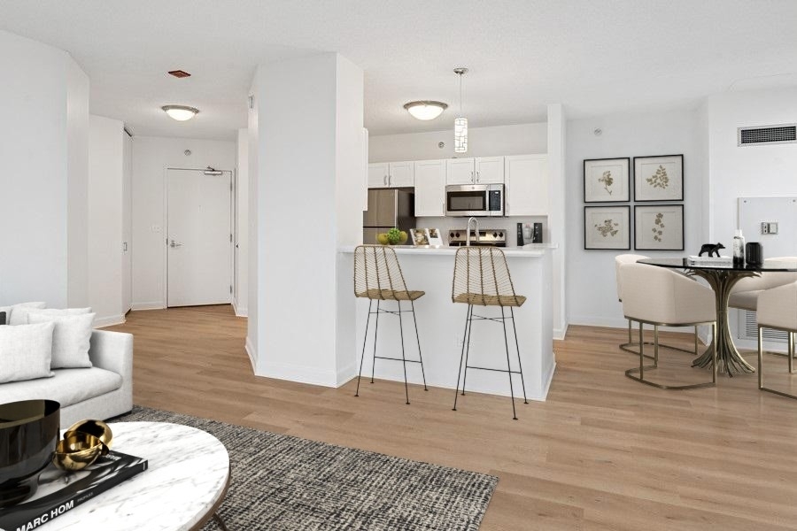 222 N COLUMBUS Drive Unit: 4602