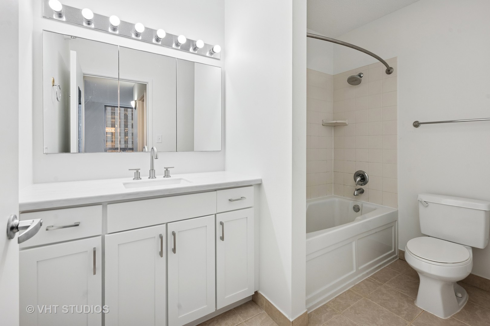 222 N COLUMBUS Drive Unit: 4602