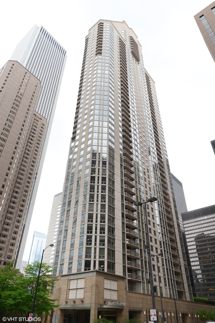 222 N COLUMBUS Drive Unit: 4602